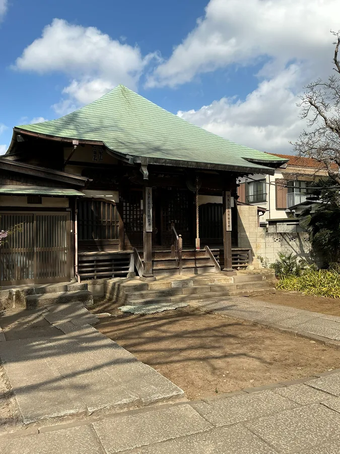 三軒茶屋の目青不動(教学院)の本堂